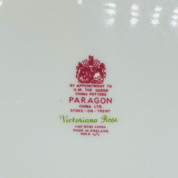 Paragon Victoriana Rose Serving Bowl Bone China England No Lid - Picture 5 of 5
